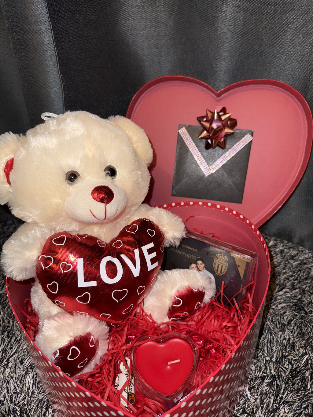 Box Saint-Valentin ❤️ Peluche, Chocolats, Cadre photo, Carte & bougie personnalisé