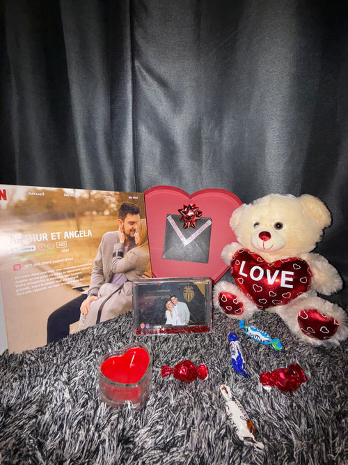 Box Saint-Valentin ❤️ Peluche, Chocolats, Bougie, Cadre photo, Carte et Cadre Netflix personnalisé