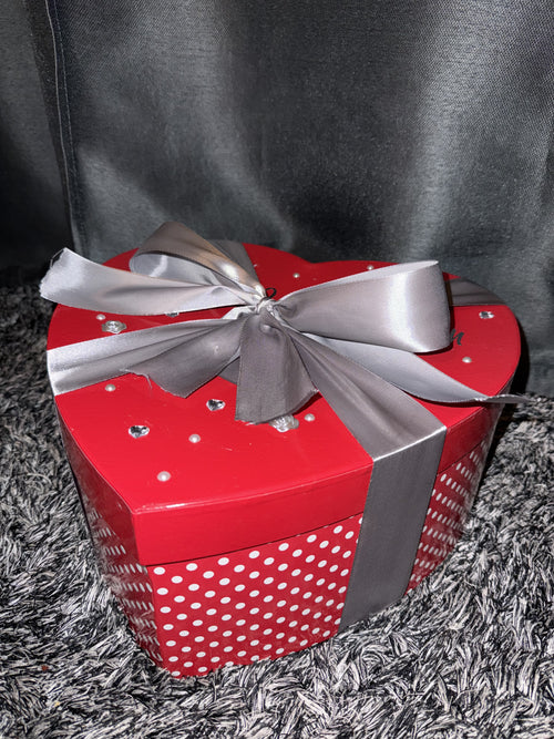 Box Saint-Valentin ❤️ Peluche, Chocolats, Bougie, Cadre photo, Carte et Cadre Netflix personnalisé